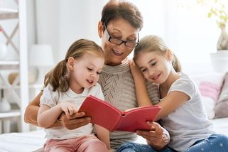 Babičky mají svá vnoučata raději než děti! Je to vědecky dokázané - Proženy.cz